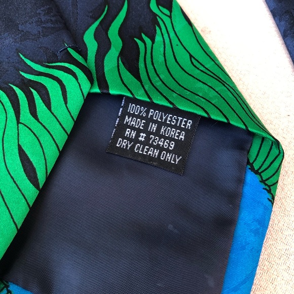 Vintage 1993 Looney Tunes Mania Underwater Mens Tie Necktie Bugs Taz Tweety Bird - Picture 10 of 10